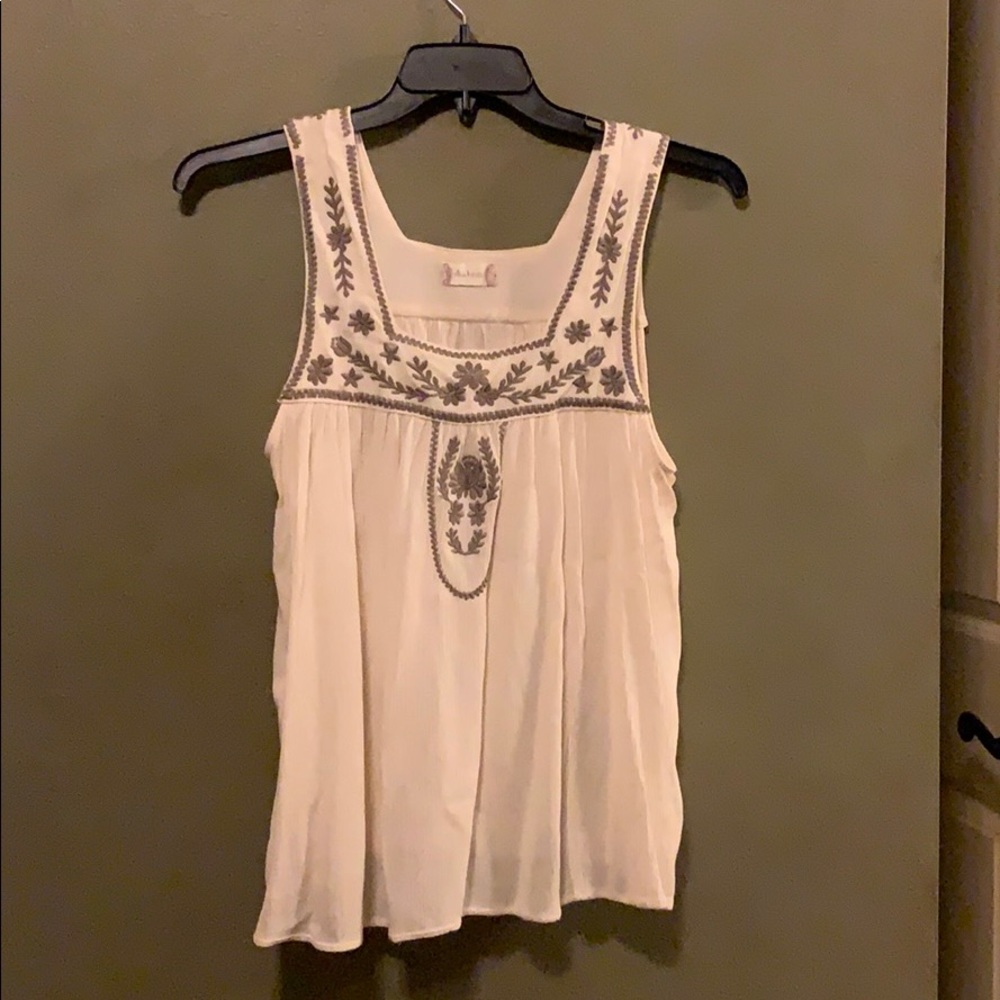 Army green embroidery cream sleeveless top